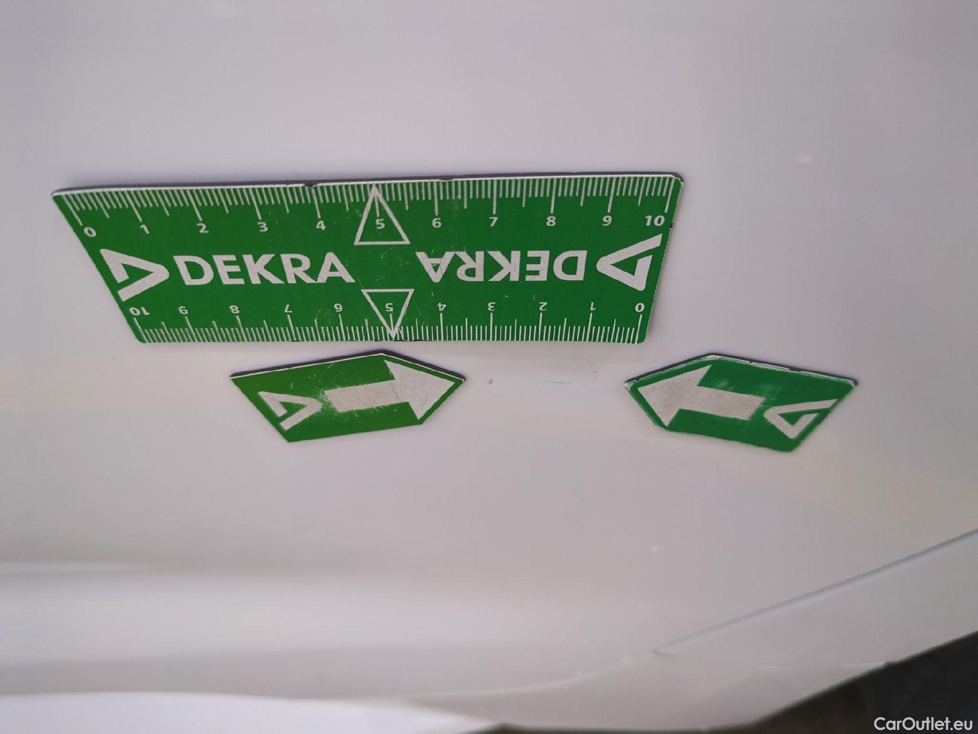  Toyota  Corolla TOYOTA  Touring Sports / 2018 / 5P / Break Hybride 122h Dynamic Business Stage Acad #24