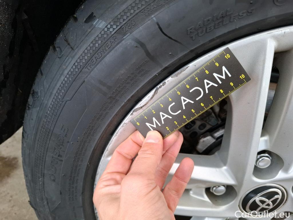  Toyota  Corolla TOYOTA  / 2018 / 5P / Berline Hybride 122h Dynamic Business Beyond Zer #37