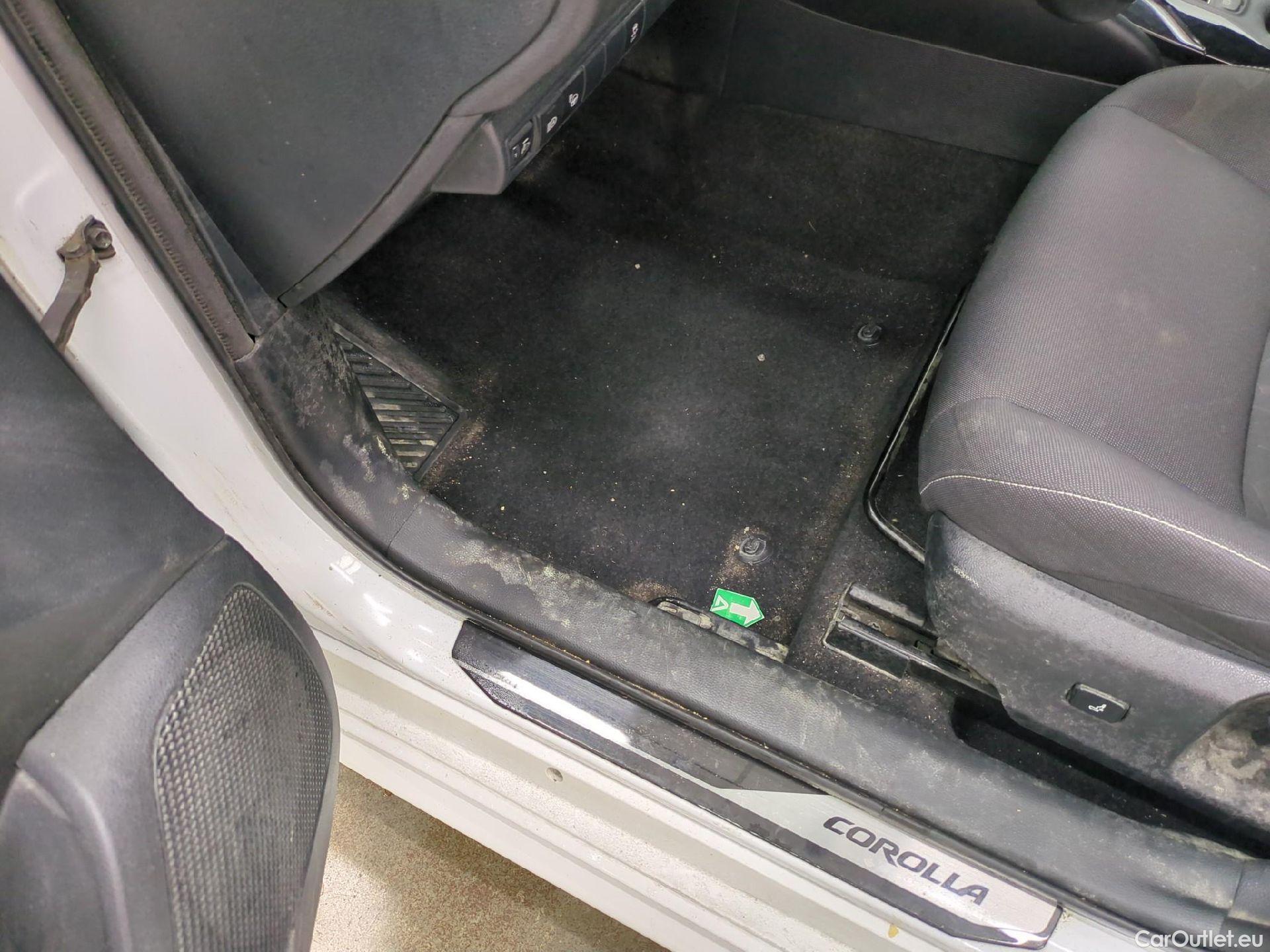  Toyota  Corolla TOYOTA  Touring Sports / 2018 / 5P / Break Hybride 122h Dynamic Business Stage Acad #2