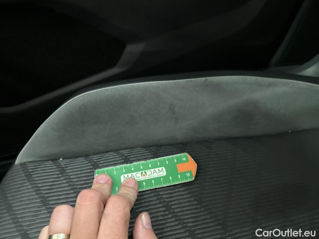  Volkswagen  Tiguan VOLKSWAGEN  / 2020 / 5P / SUV 2.0 TDI 200 DSG7 R-Line 4Motion #9