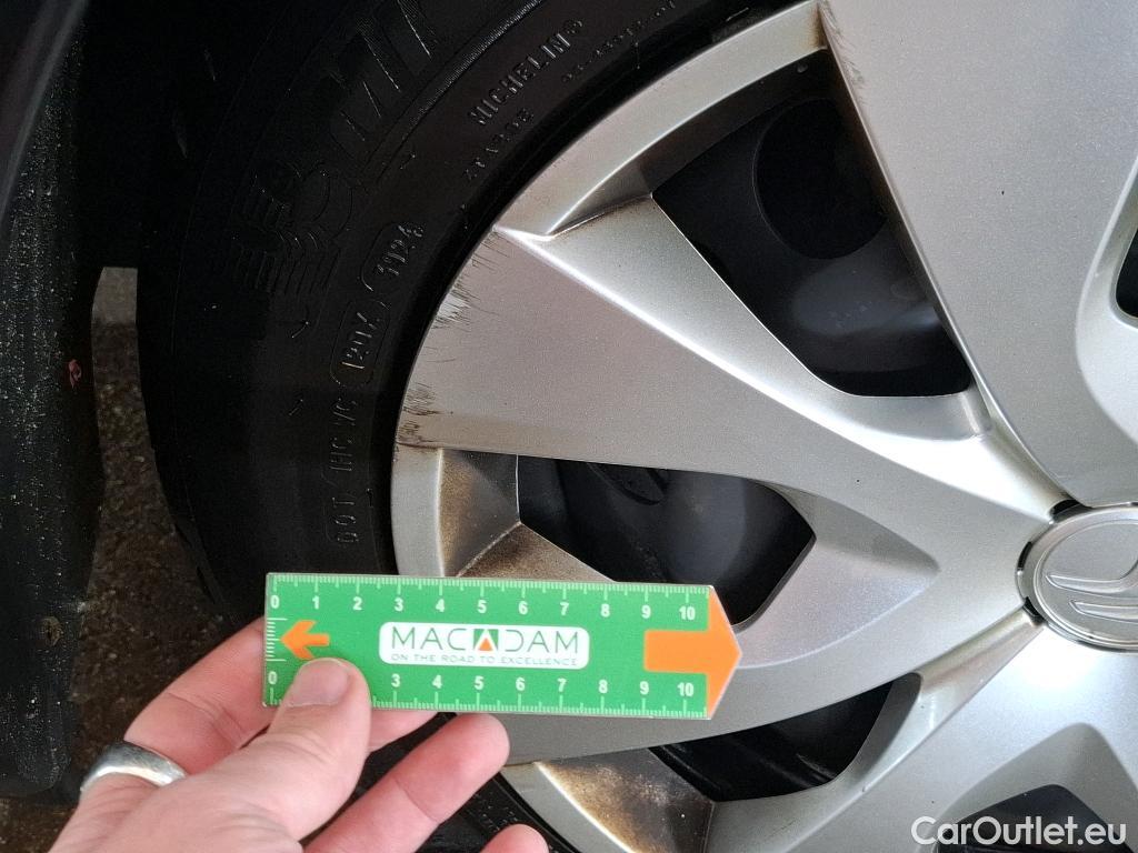  Citroen  C4 Cactus  Live Société 1.5 BlueHDi 100CV BVM6 E6dT #28