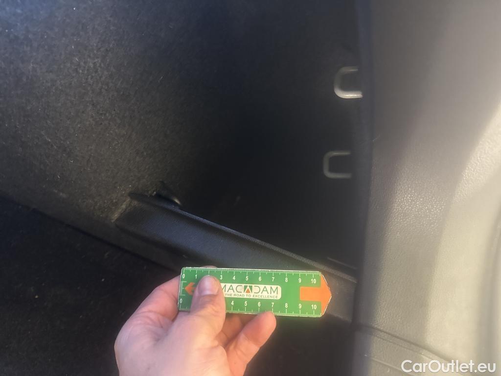  Volkswagen  Tiguan VOLKSWAGEN  / 2020 / 5P / SUV 2.0 TDI 200 DSG7 R-Line 4Motion #5