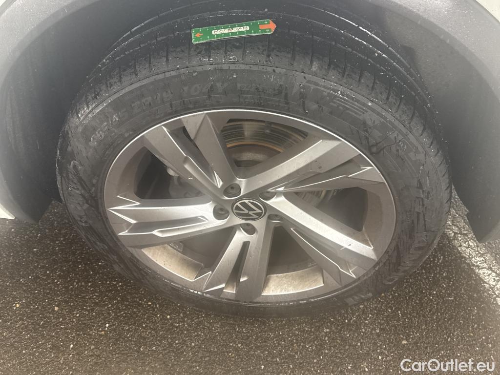  Volkswagen  Tiguan VOLKSWAGEN  / 2020 / 5P / SUV 2.0 TDI 200 DSG7 R-Line 4Motion #10