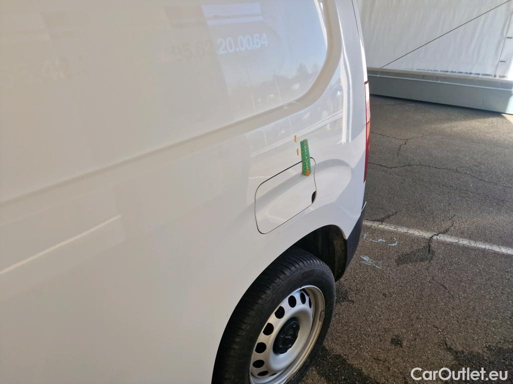  Opel  Combo OPEL  / 2018 / 4P / Fourgonnette Taille M 950kg BlueHDi 100 S&S BVM6 #8