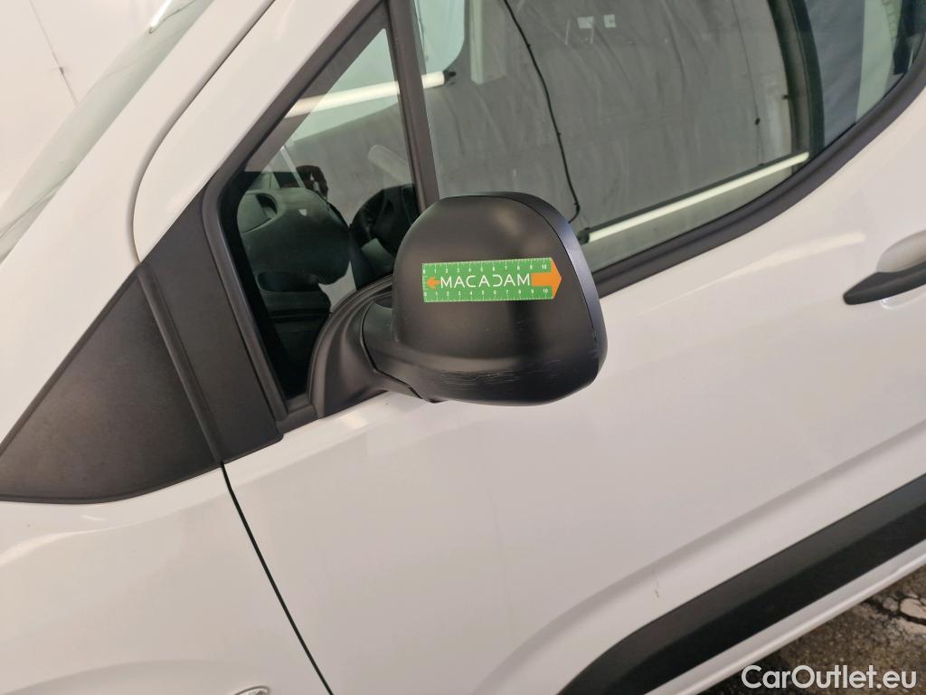  Opel  Combo OPEL  / 2018 / 4P / Fourgonnette Taille M 950kg BlueHDi 100 S&S BVM6 #7