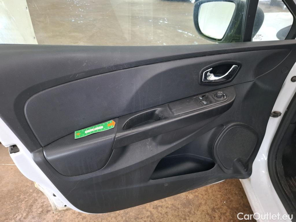 Renault  Clio  IV Air 1.5 dCi 75CV BVM5 E5 #45
