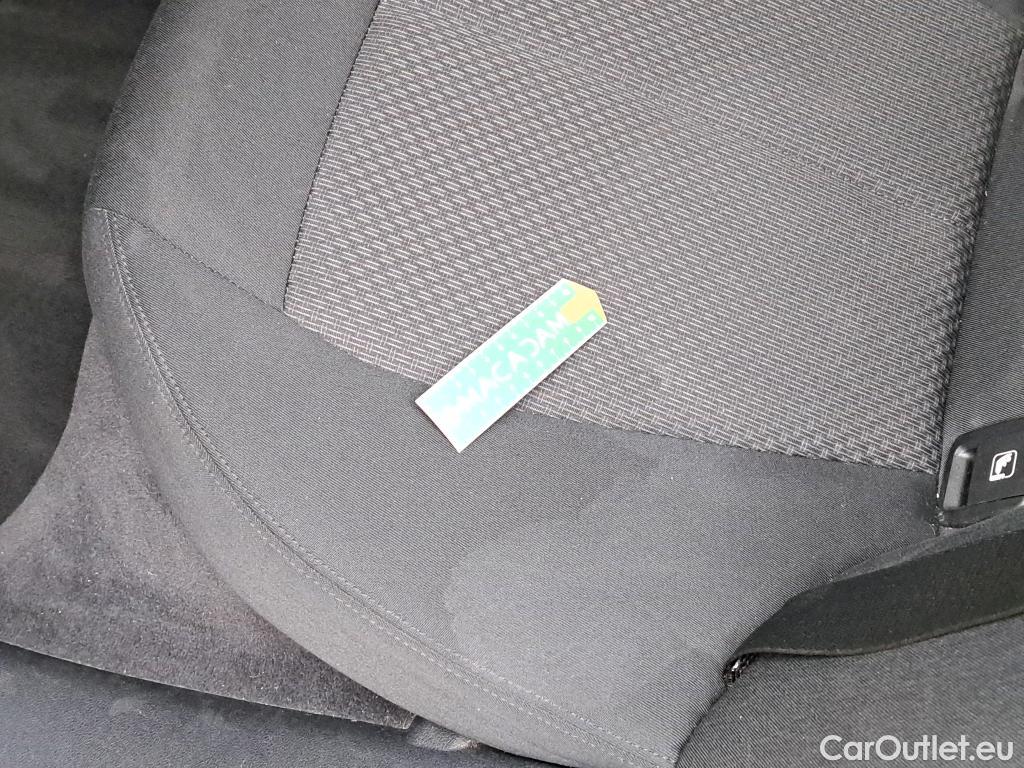  Bmw  Serie 1 BMW Série 1 / 2019 / 5P / Berline 116i Business Design #8