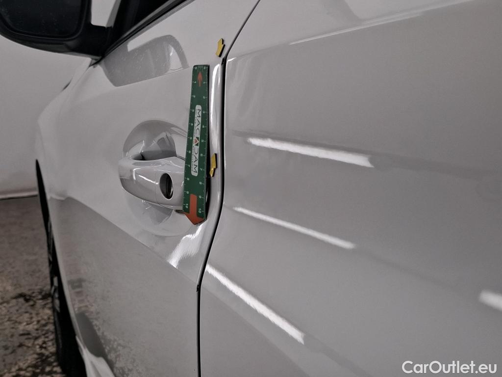  Peugeot  208  Allure Pack 1.2 PureTech 100CV BVM6 E6d #2