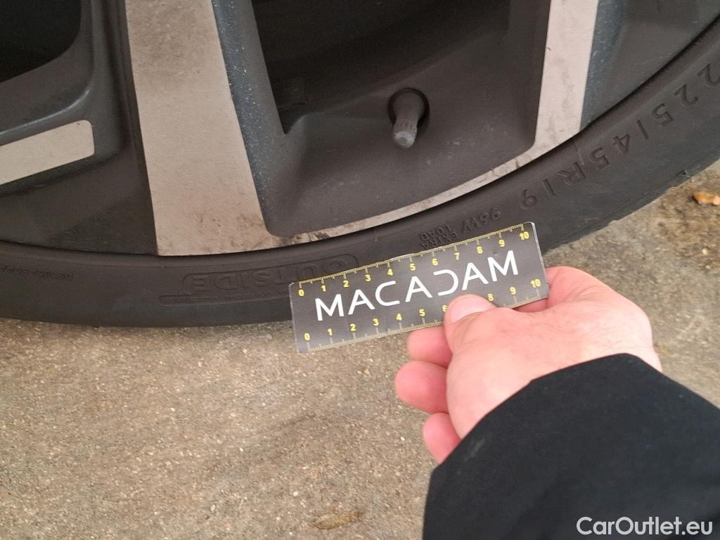  Nissan  Qashqai NISSAN  / 2017 / 5P / Crossover 1.3 DIG-T 140 Tekna #8