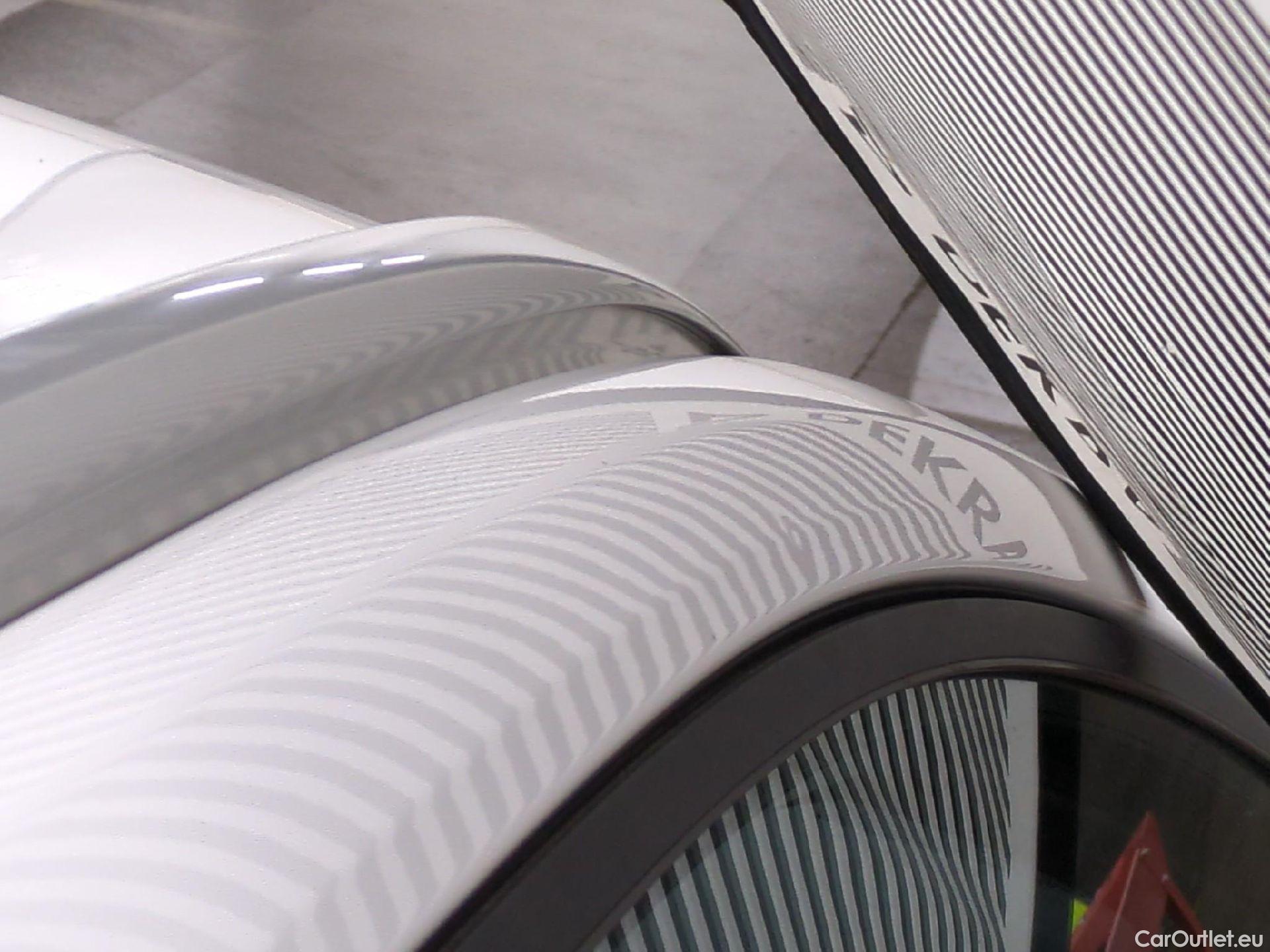  Toyota  Corolla TOYOTA  Touring Sports / 2018 / 5P / Break Hybride 122h Dynamic Business Stage Acad #19