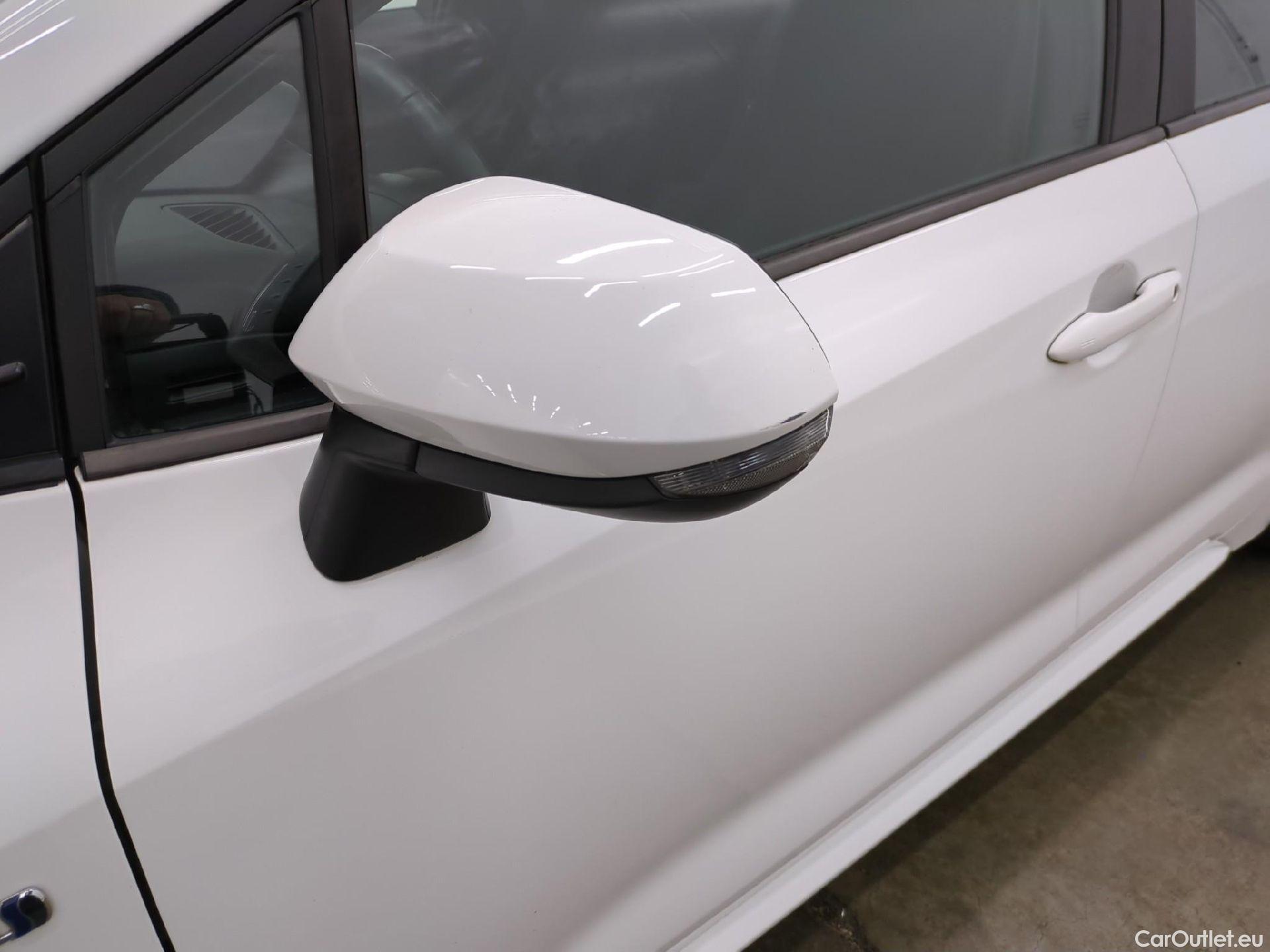  Toyota  Corolla TOYOTA  Touring Sports / 2018 / 5P / Break Hybride 122h Dynamic Business Stage Acad #1