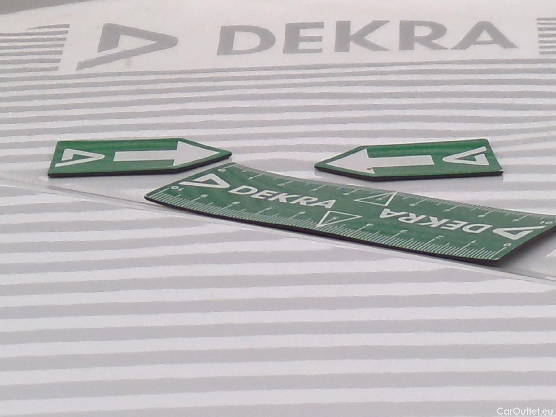  Toyota  Corolla TOYOTA  Touring Sports / 2018 / 5P / Break Hybride 122h Dynamic Business Stage Acad #17