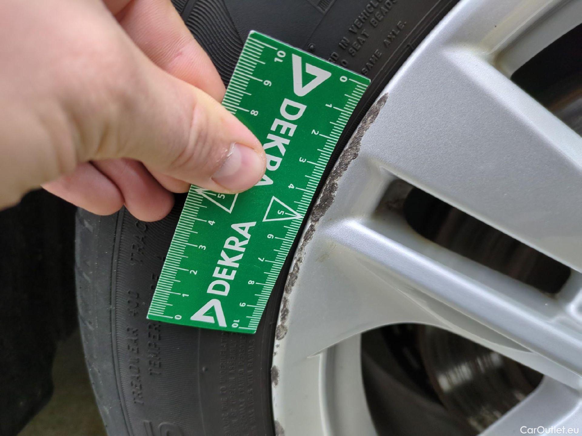  Toyota  Corolla TOYOTA  Touring Sports / 2018 / 5P / Break Hybride 122h Dynamic Business Stage Acad #3