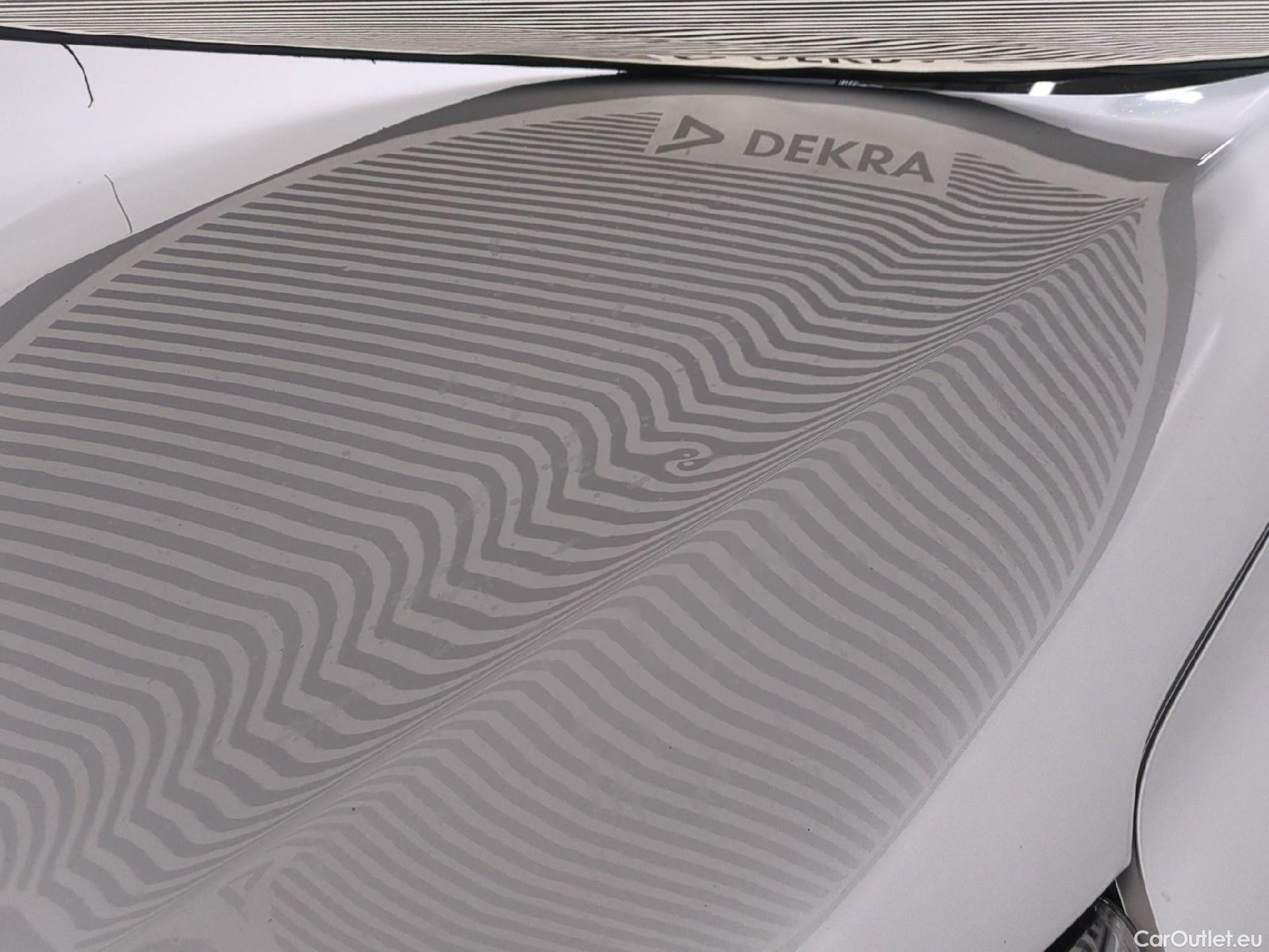  Renault  Megane RENAULT Mégane Berline / 2020 / 5P / Berline Business TCe 140 EDC FAP #24