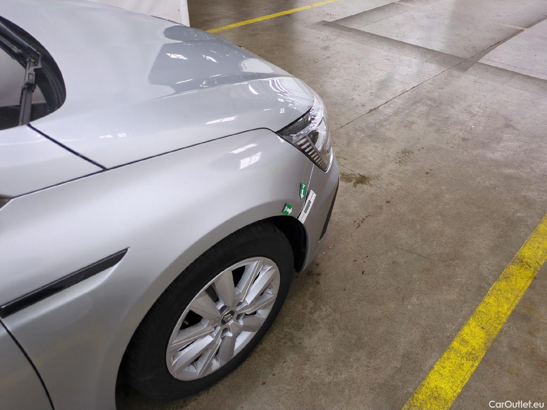  Renault  Megane RENAULT Mégane Berline / 2020 / 5P / Berline Business TCe 140 EDC FAP #19