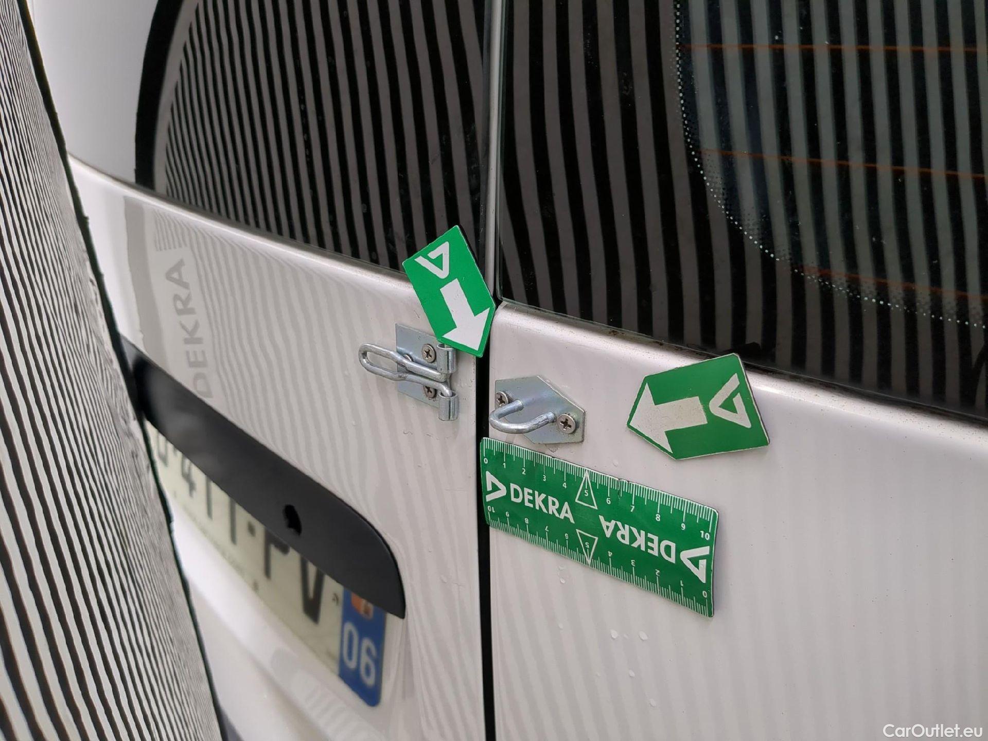  Volkswagen  Caddy VOLKSWAGEN  Van VU 4p Fourgonnette 2.0 TDI 102 Business Line #64