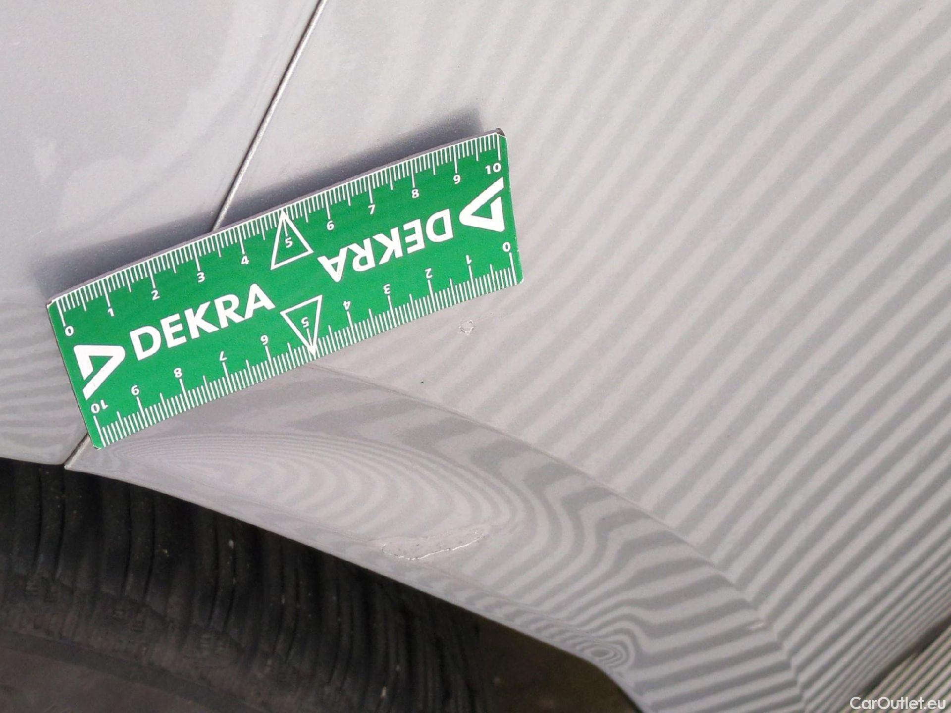  Renault  Megane RENAULT Mégane Berline / 2020 / 5P / Berline Business TCe 140 EDC FAP #40