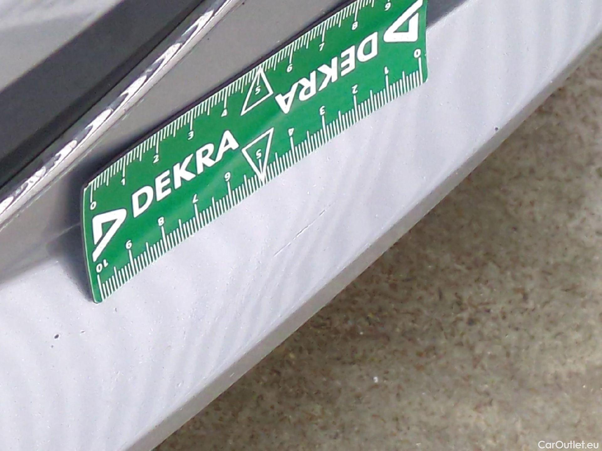  Renault  Megane RENAULT Mégane Berline / 2020 / 5P / Berline Business TCe 140 EDC FAP #28