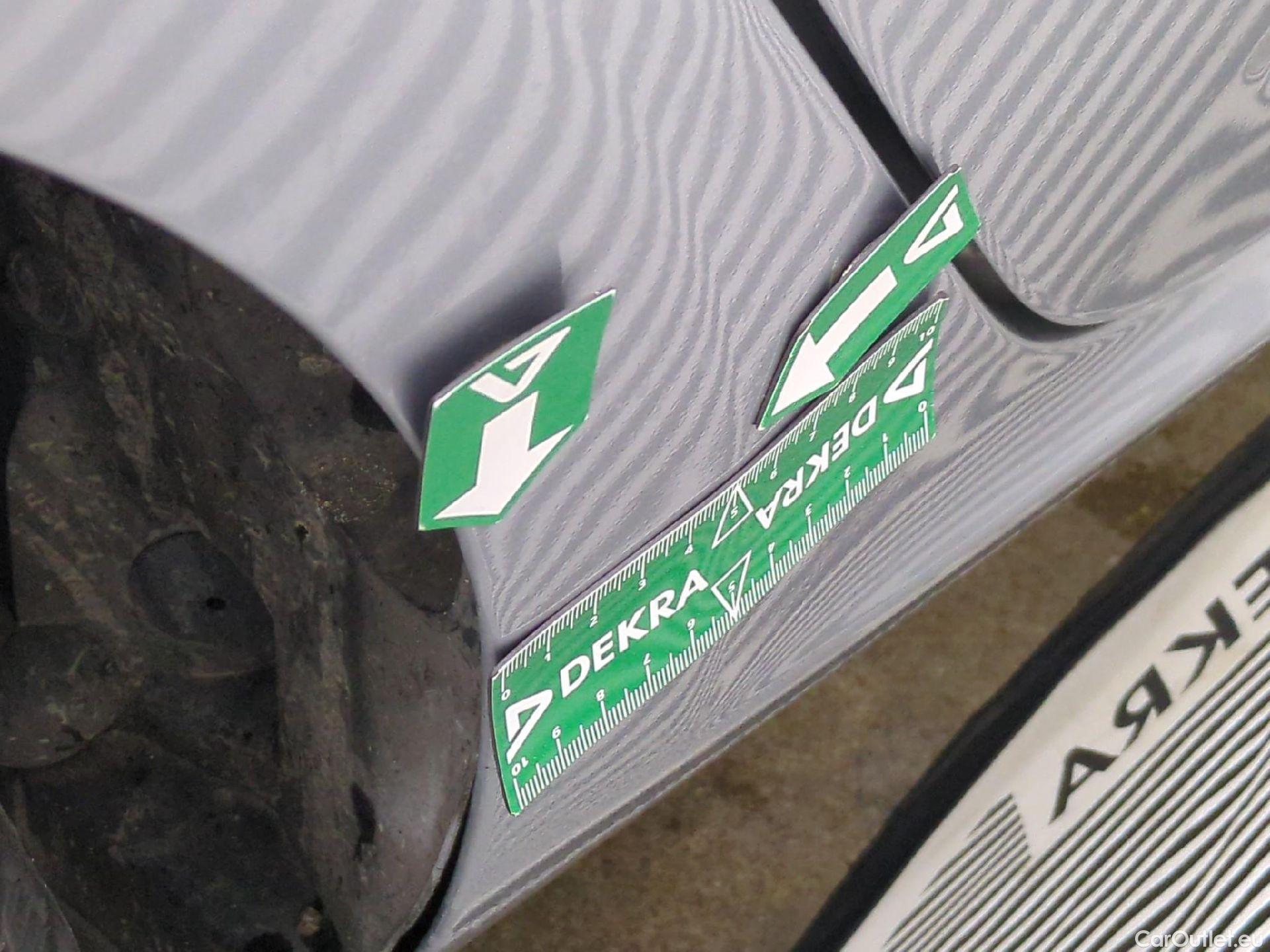  Renault  Megane RENAULT Mégane Berline / 2020 / 5P / Berline Business TCe 140 EDC FAP #5