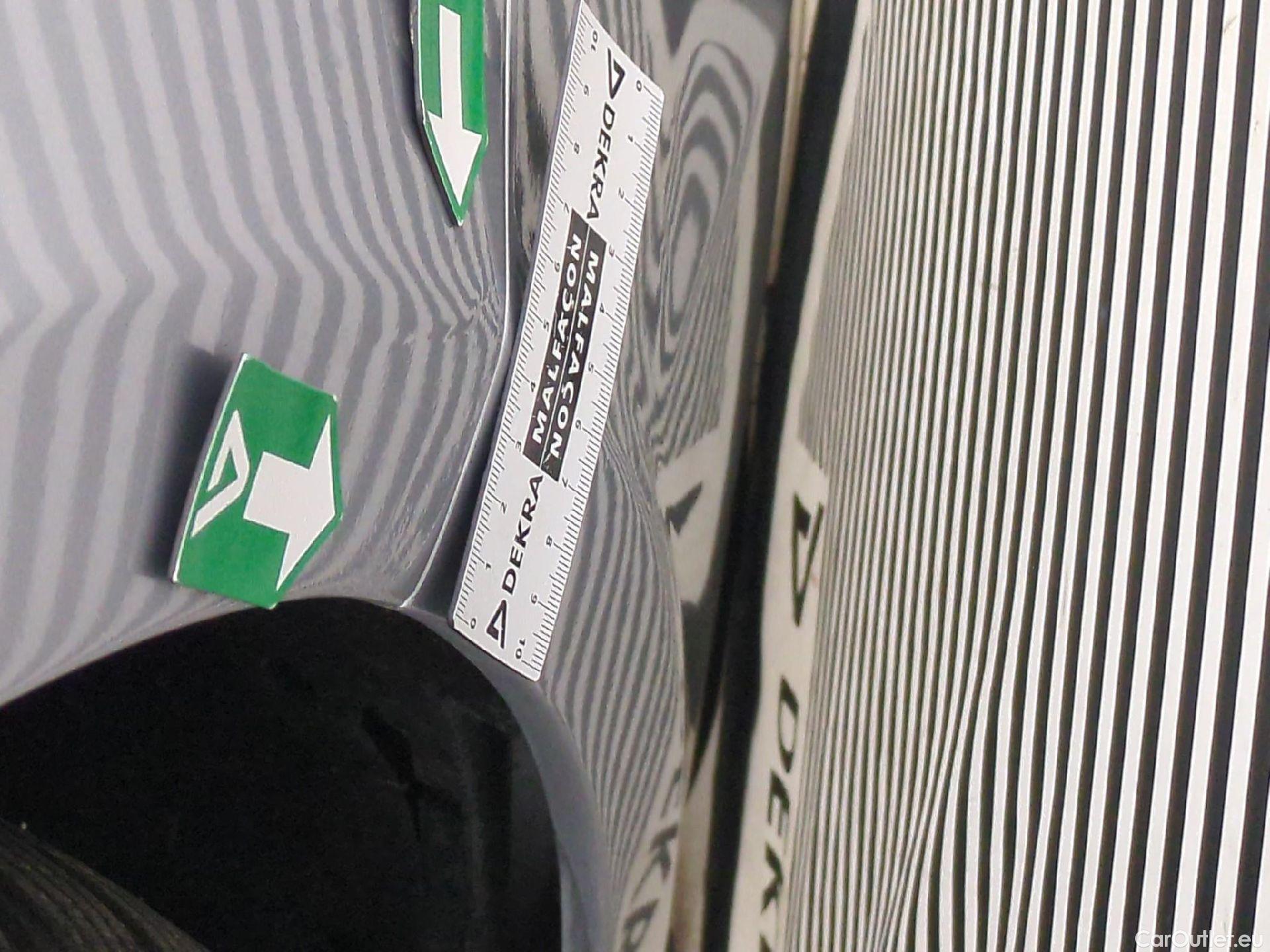  Renault  Megane RENAULT Mégane Berline / 2020 / 5P / Berline Business TCe 140 EDC FAP #20