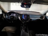  Volvo  XC60 VOLVO  / 2017 / 5P / SUV D4 GEARTR. MOMENTUM PRO #3