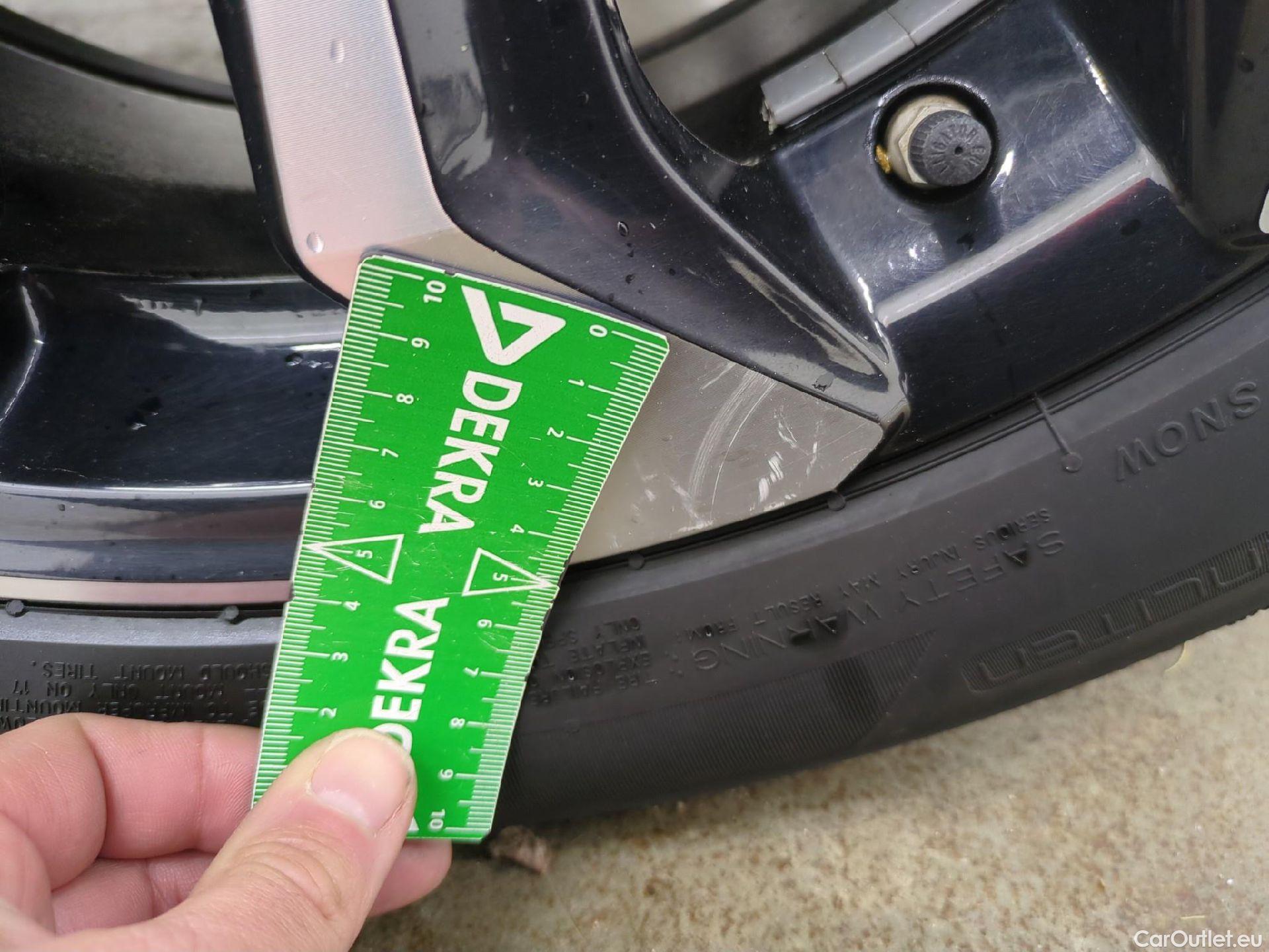  Toyota  Yaris Cross TOYOTA  Hybride / 2021 / 5P / SUV 1.5 HYBRID 116H DESIGN AWD AUTO #9