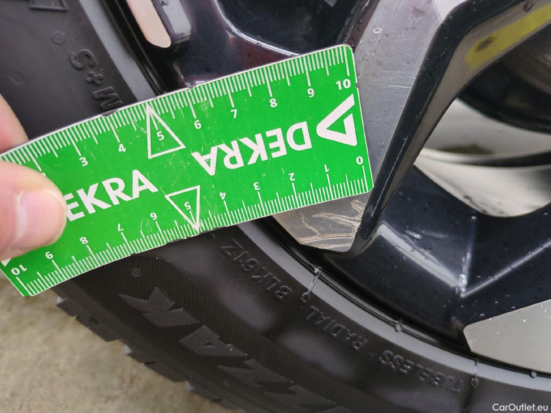  Toyota  Yaris Cross TOYOTA  Hybride / 2021 / 5P / SUV 1.5 HYBRID 116H DESIGN AWD AUTO #4