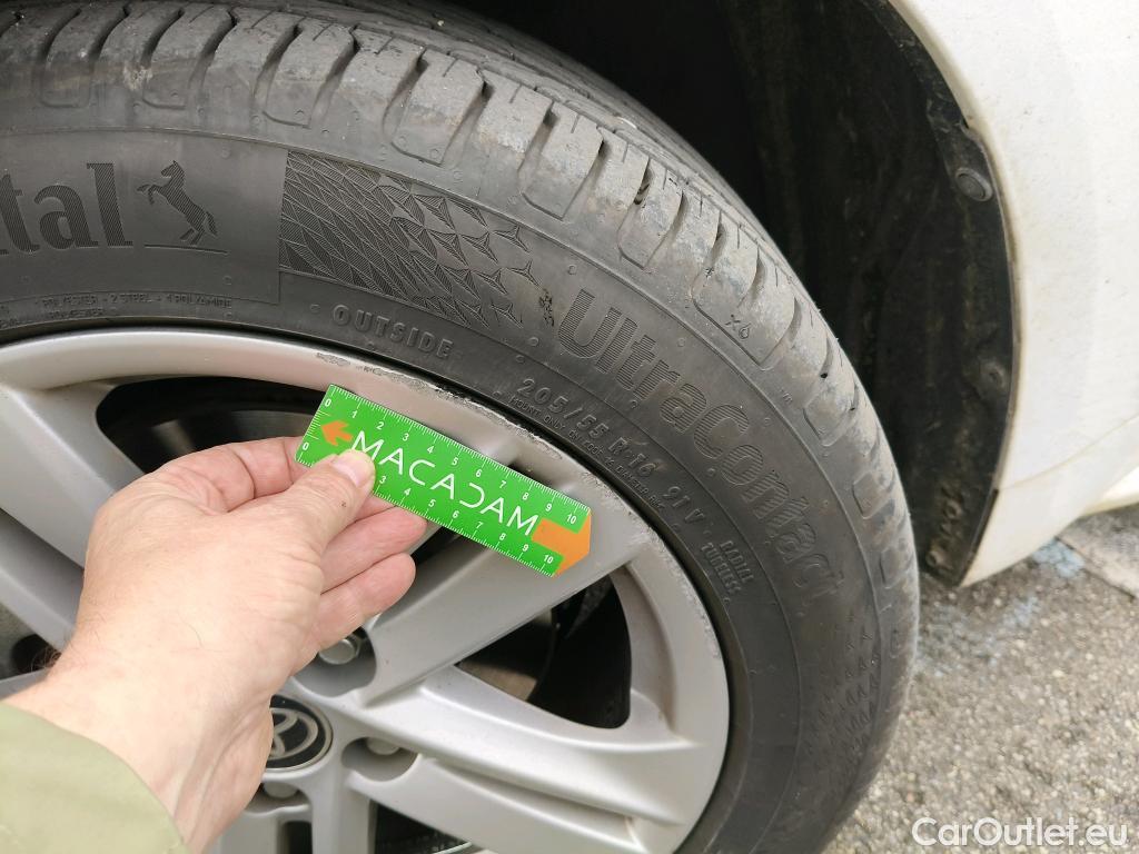  Toyota  Corolla TOYOTA  Touring Sports / 2018 / 5P / Break Hybride 122h Dynamic Business Beyond Zer #26