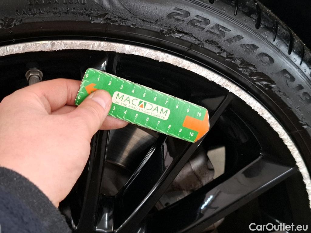  Mercedes  A-Klasse MERCEDES-BENZ Classe A Compact / 2018 / 5P / Berline A 250 e AMG Line 8G-DCT #50