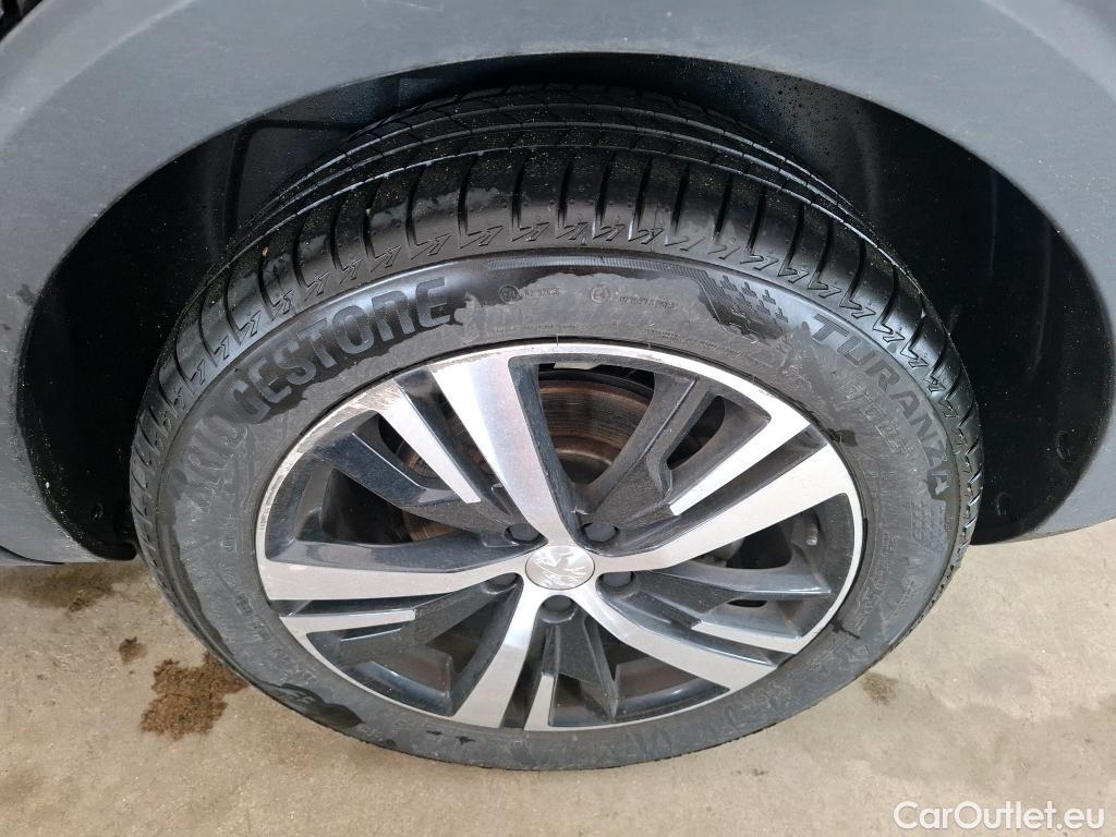  Peugeot  5008  GT Line 1.5 HDi 130CV BVA8 7 Sieges E6dT #18