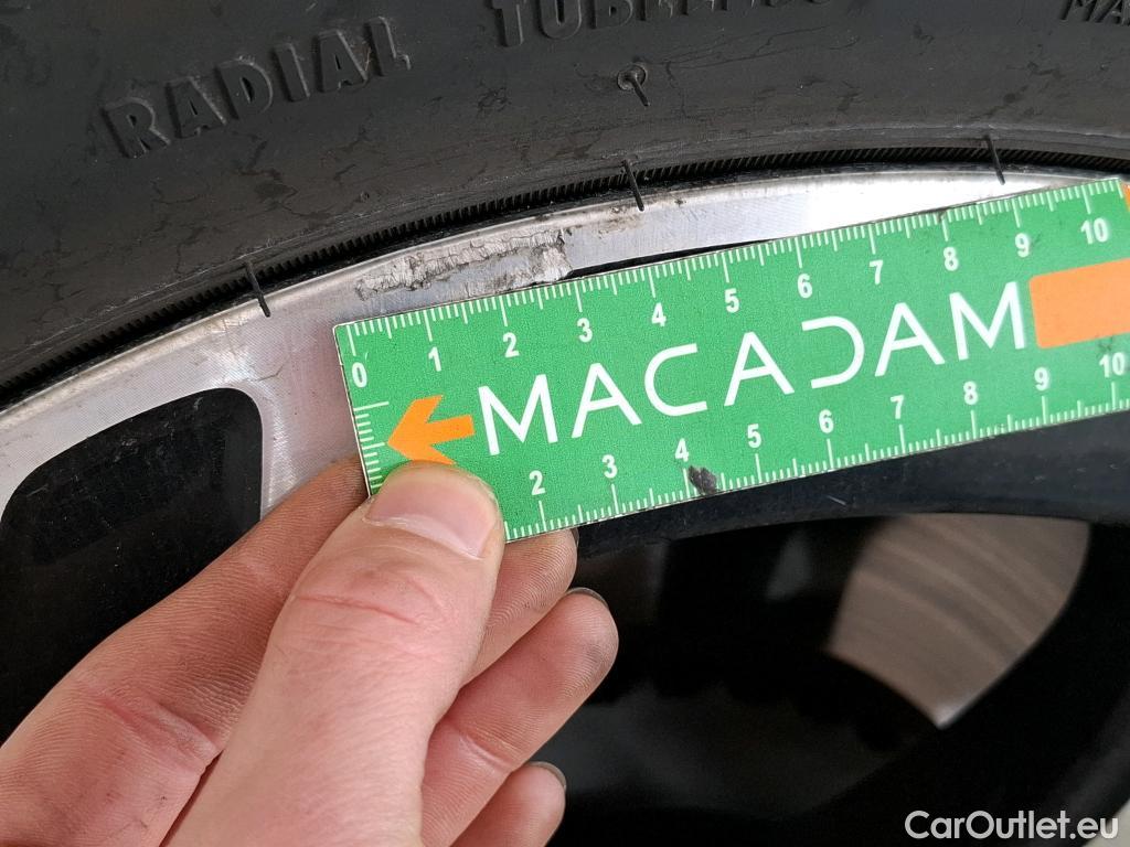  Mercedes  GLC MERCEDES-BENZ  / 2022 / 5P / SUV  300 e Business Line 4MATIC #3