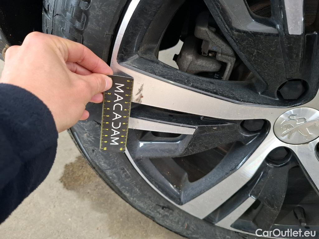  Peugeot  5008  GT Line 1.5 HDi 130CV BVA8 7 Sieges E6dT #36