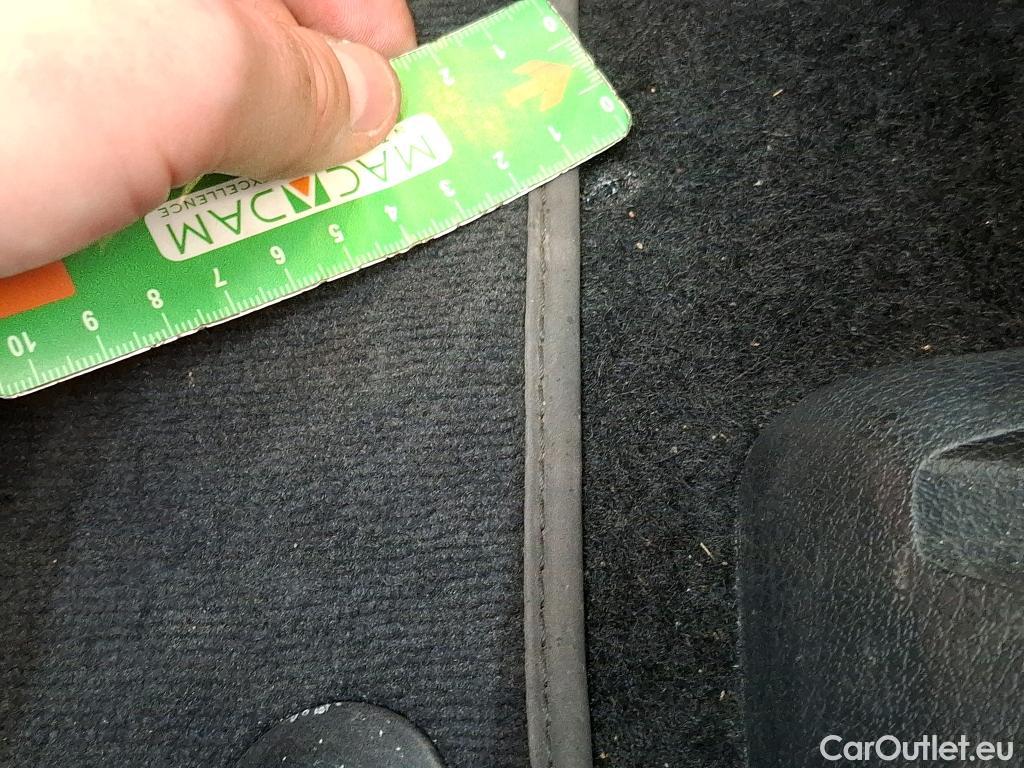  Mercedes  A-Klasse MERCEDES-BENZ Classe A Compact / 2018 / 5P / Berline A 250 e AMG Line 8G-DCT #53