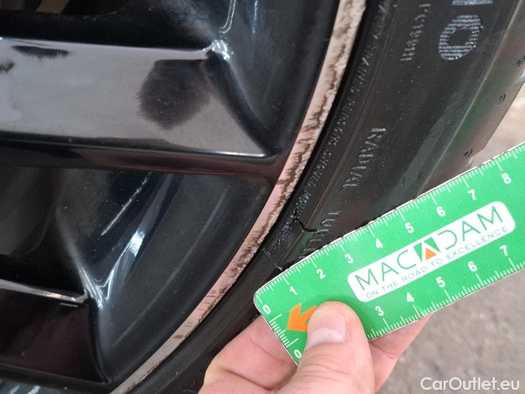  Mercedes  A-Klasse MERCEDES-BENZ Classe A Compact / 2018 / 5P / Berline A 250 e AMG Line 8G-DCT #30