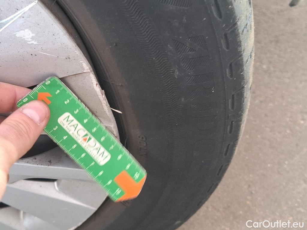  Toyota  Yaris TOYOTA  Hybride / 2019 / 5P / Berline Hybride 116h France Business #56