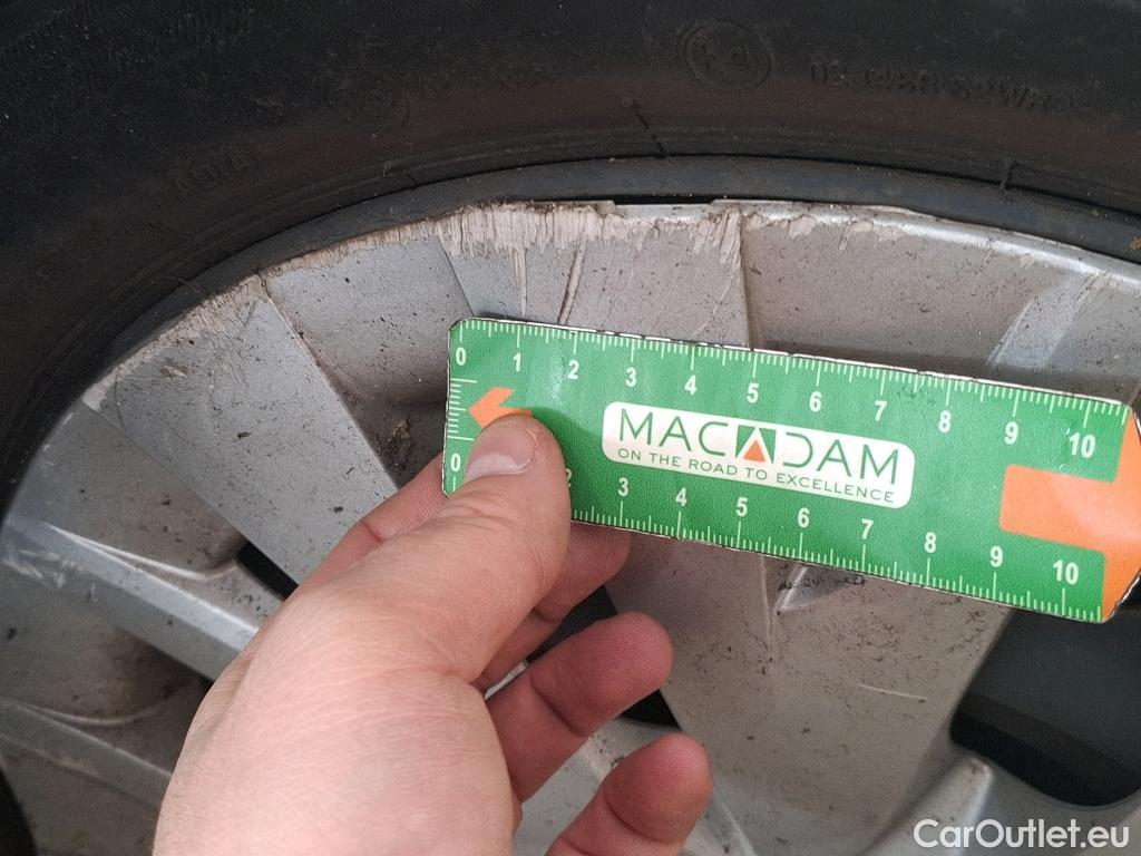  Toyota  Yaris TOYOTA  Hybride / 2019 / 5P / Berline Hybride 116h France Business #57