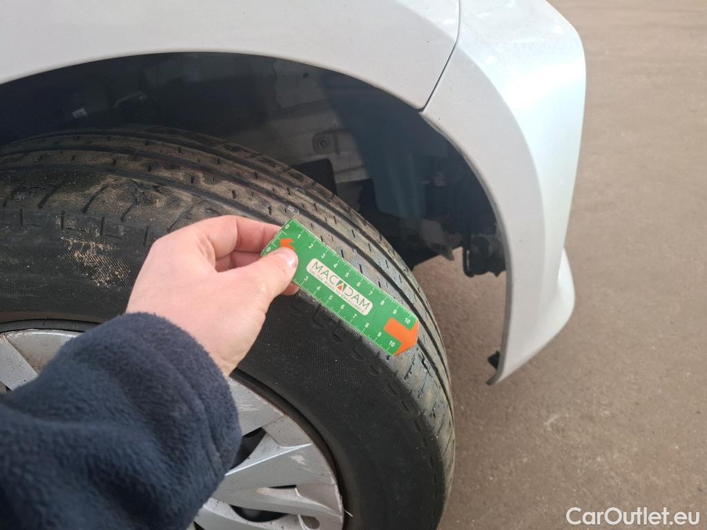  Toyota  Yaris TOYOTA  Hybride / 2019 / 5P / Berline Hybride 116h France Business #58