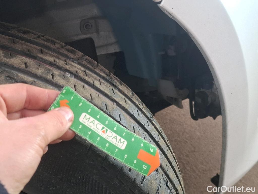  Toyota  Yaris TOYOTA  Hybride / 2019 / 5P / Berline Hybride 116h France Business #59