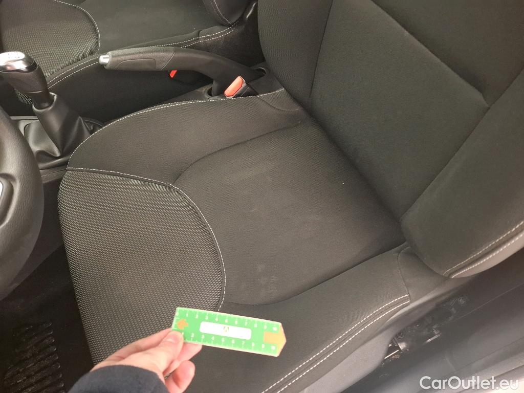  Renault  Clio RENAULT  Société VU 5p Berline Air dCi 75 #17