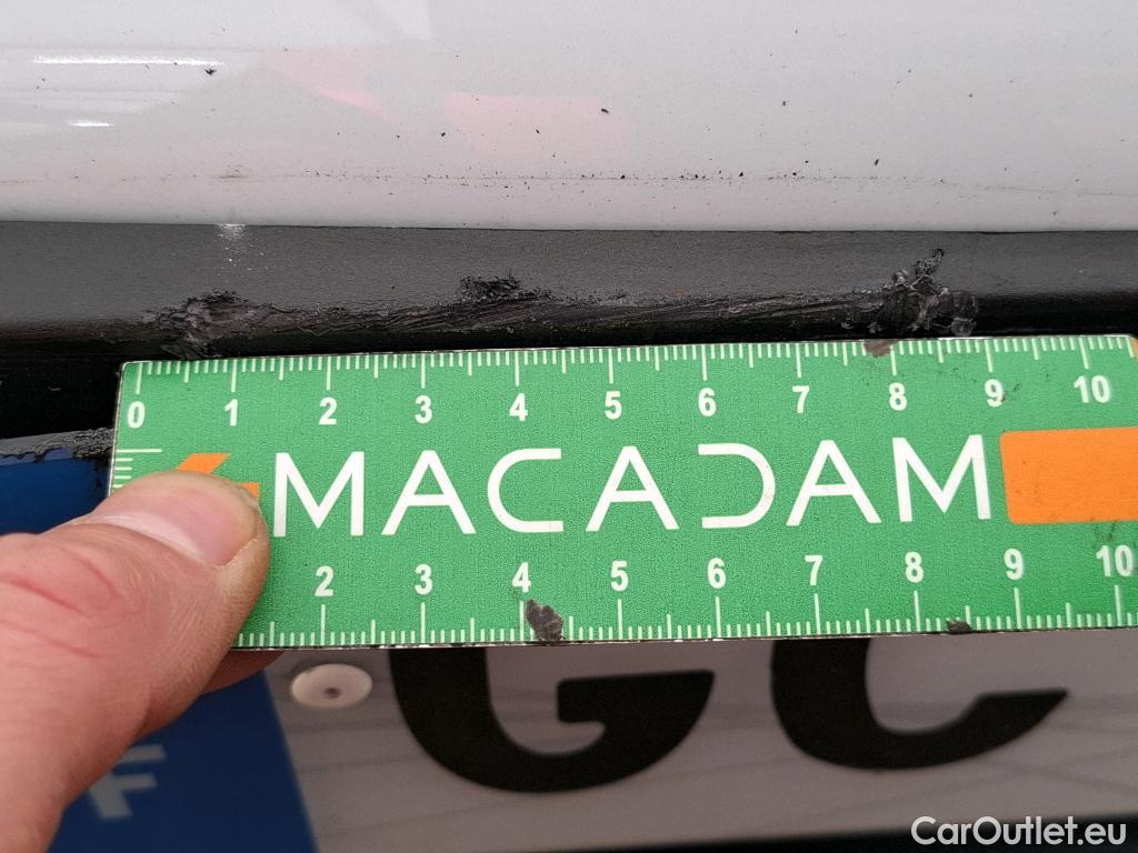  Porsche  Taycan  93kWh BVA #8