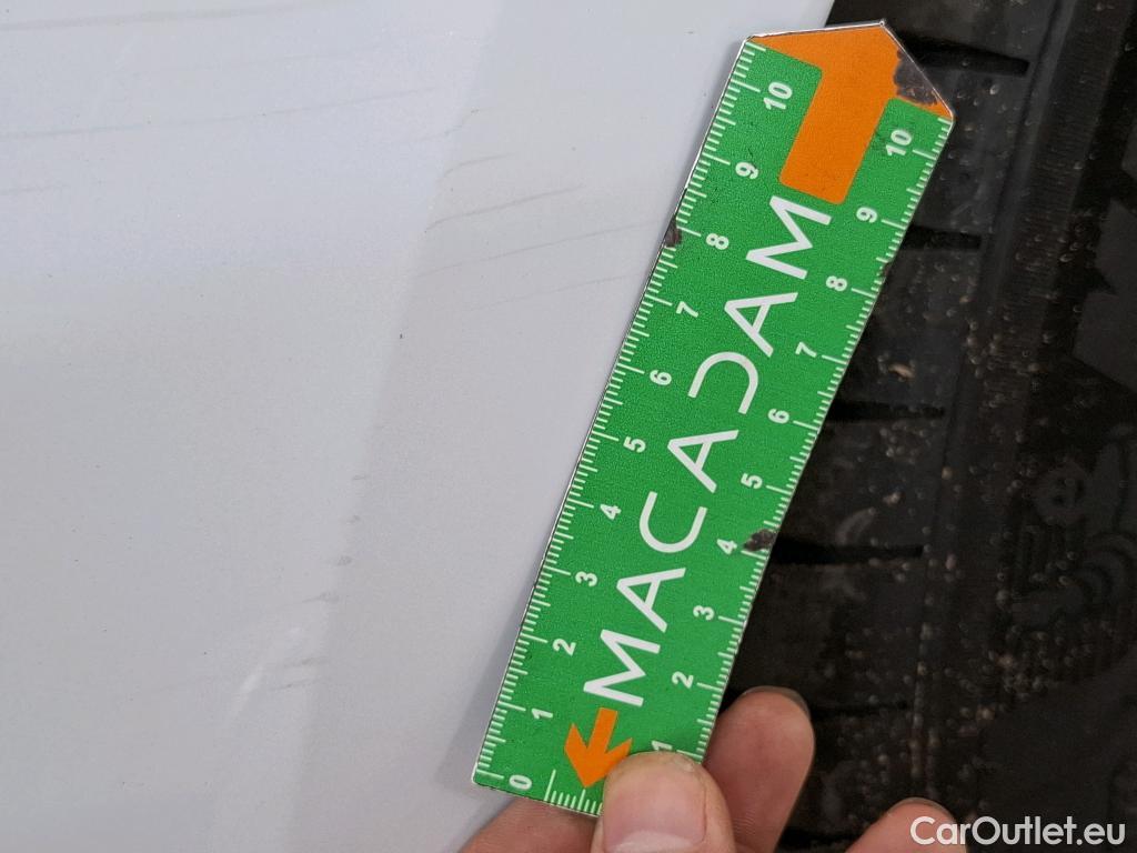  Porsche  Taycan  93kWh BVA #11