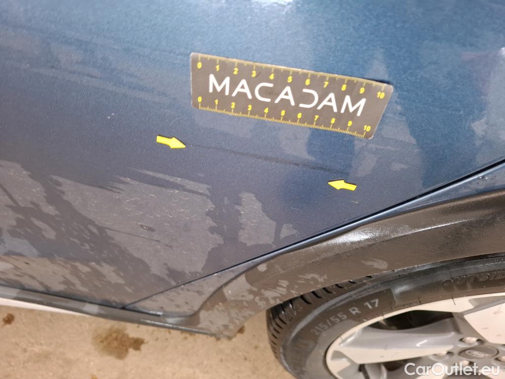  Ford  Focus FORD  / 2018 / 5P / Crossover 1.0 Flexifuel hybrid 125 Active Business #33