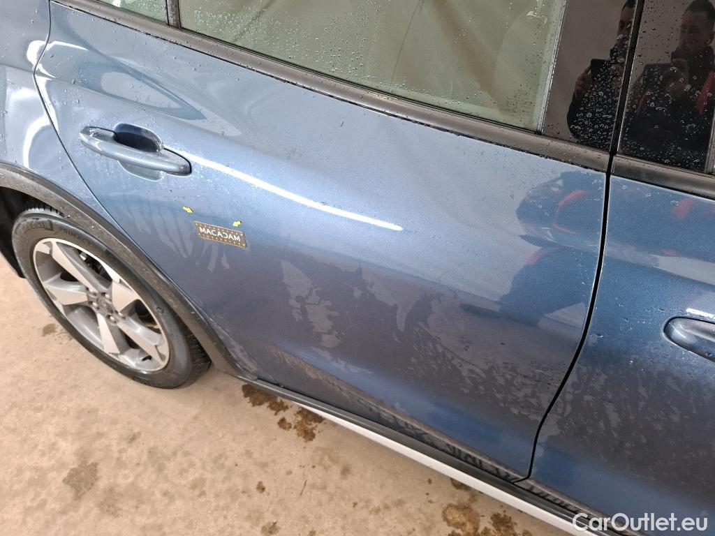  Ford  Focus FORD  / 2018 / 5P / Crossover 1.0 Flexifuel hybrid 125 Active Business #36