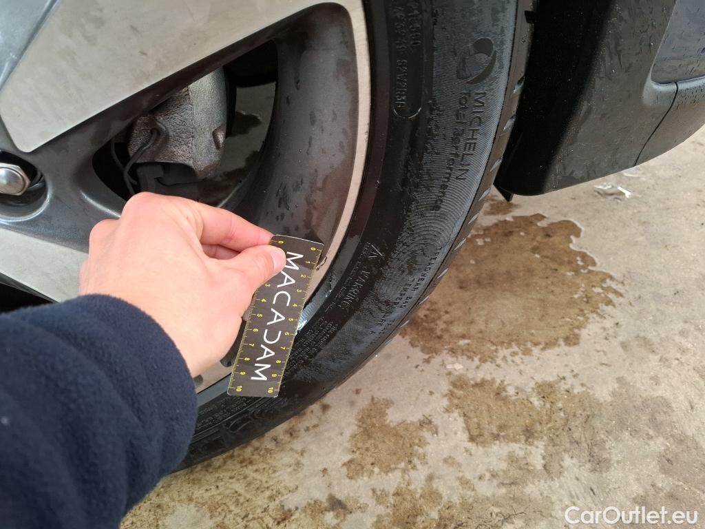  Ford  Focus FORD  / 2018 / 5P / Crossover 1.0 Flexifuel hybrid 125 Active Business #31