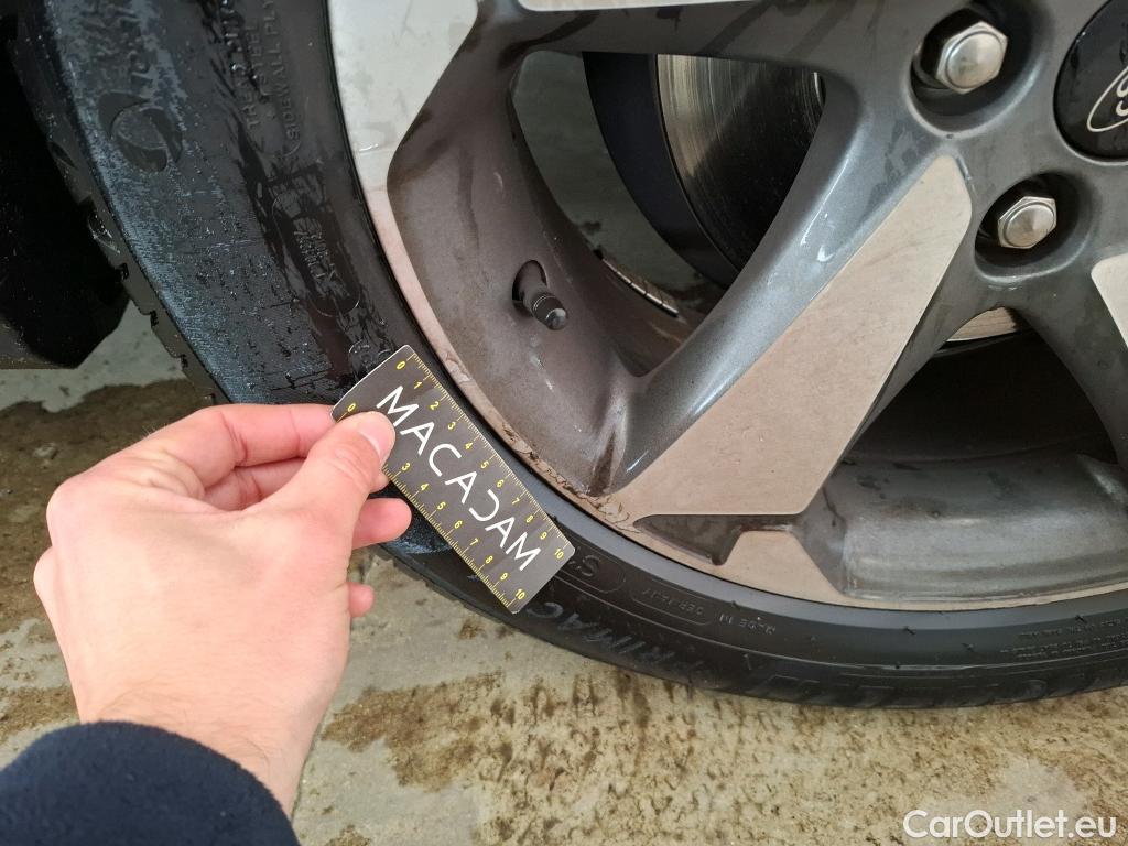  Ford  Focus FORD  / 2018 / 5P / Crossover 1.0 Flexifuel hybrid 125 Active Business #30