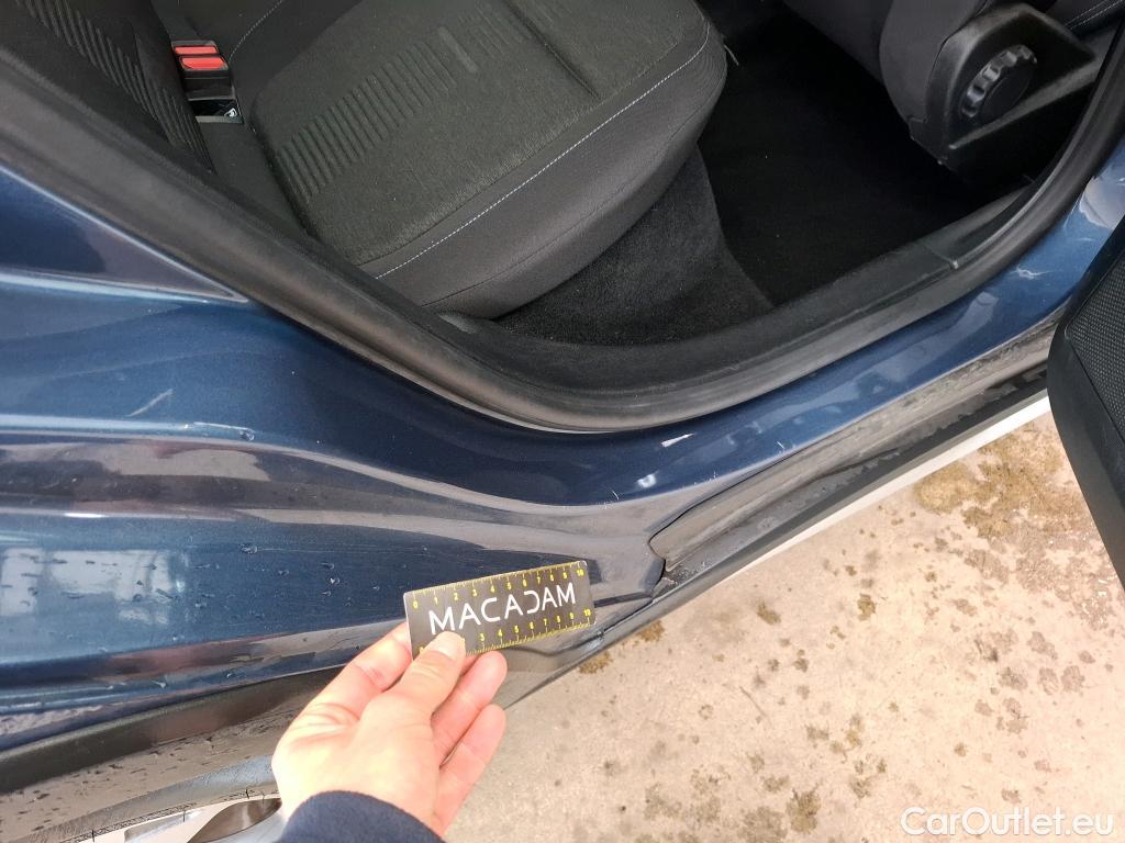  Ford  Focus FORD  / 2018 / 5P / Crossover 1.0 Flexifuel hybrid 125 Active Business #24