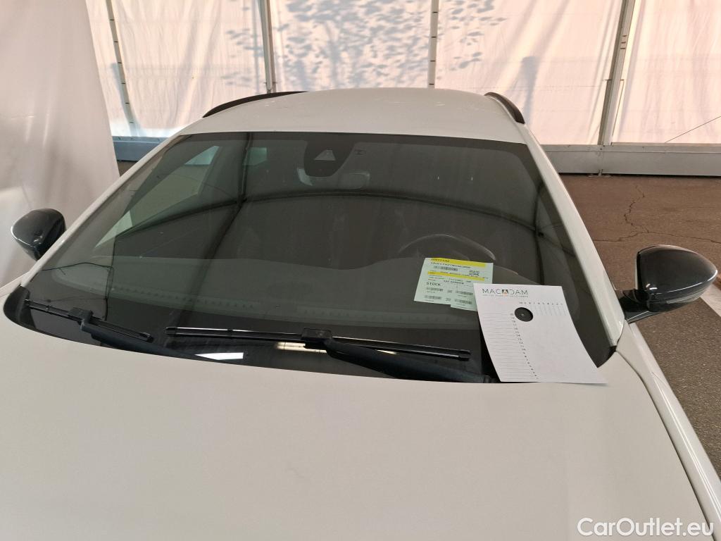  Peugeot  508 PEUGEOT  SW / 2018 / 5P / Break BlueHDi 130 S&S EAT8 GT #18