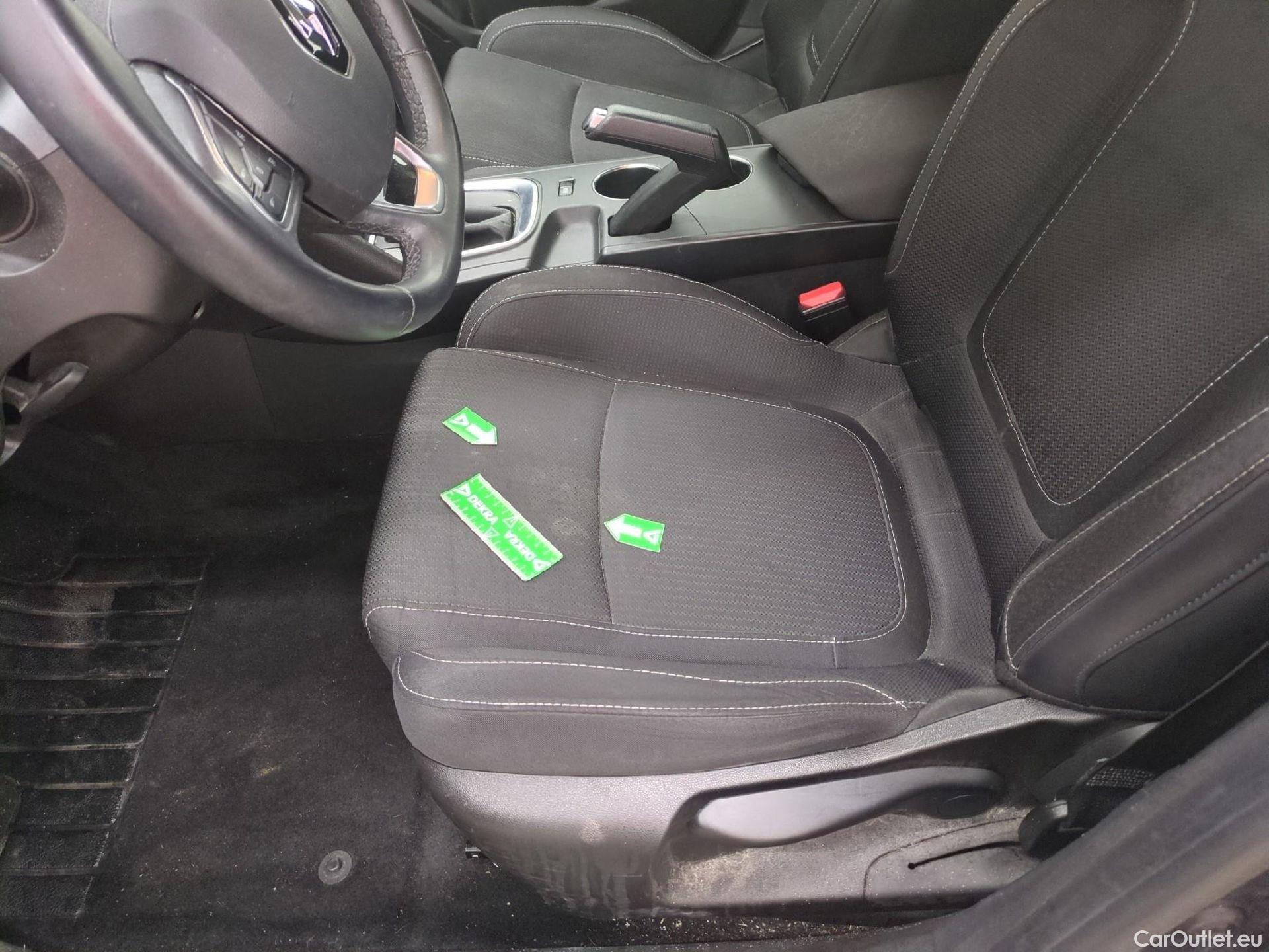  Renault  Megane RENAULT Mégane Berline / 2020 / 5P / Berline Business TCe 140 EDC FAP -21B #2