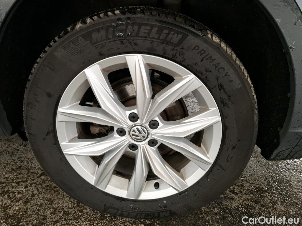  Volkswagen  Tiguan VOLKSWAGEN  Allspace / 2017 / 5P / SUV 2.0 TDI 150 DSG7 Carat #36