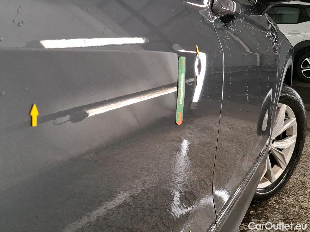  Volkswagen  Tiguan VOLKSWAGEN  Allspace / 2017 / 5P / SUV 2.0 TDI 150 DSG7 Carat #27